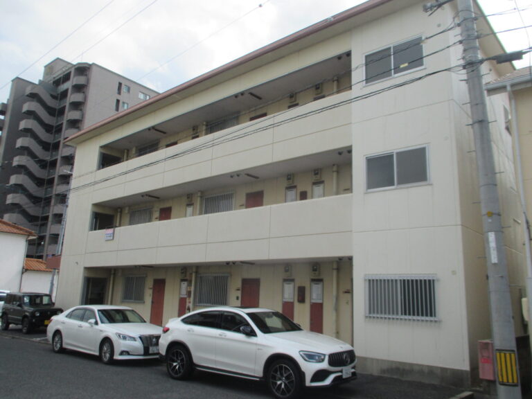 市内共同住宅解体撤去工事の解体前の鉄骨造共同住宅外観
