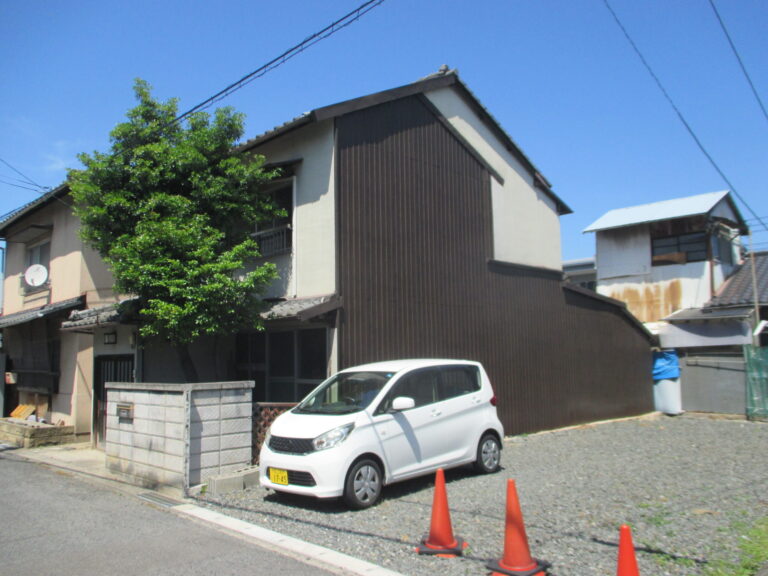 岡山市中区旭東町の木造2階建て住宅（解体前の外観）